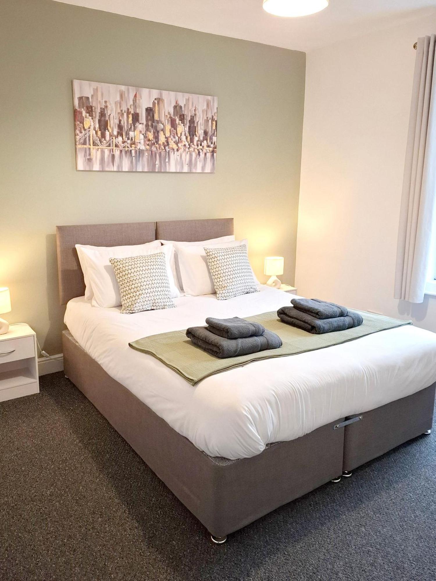Modern Bright 3 Bedroom House Burton  Экстерьер фото