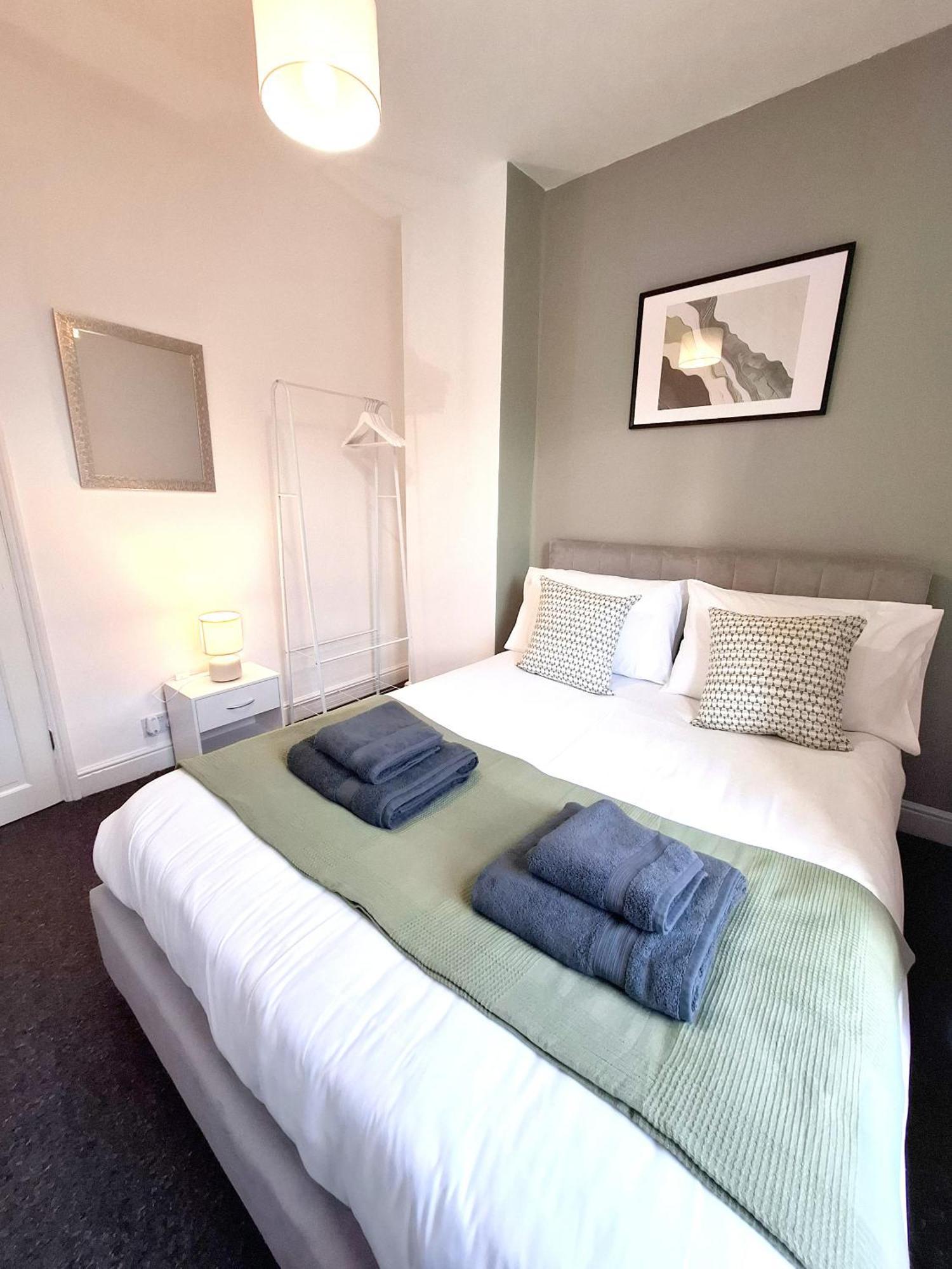 Modern Bright 3 Bedroom House Burton  Экстерьер фото