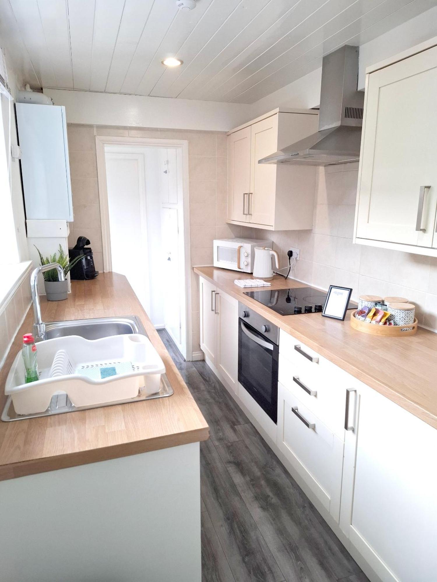 Modern Bright 3 Bedroom House Burton  Экстерьер фото