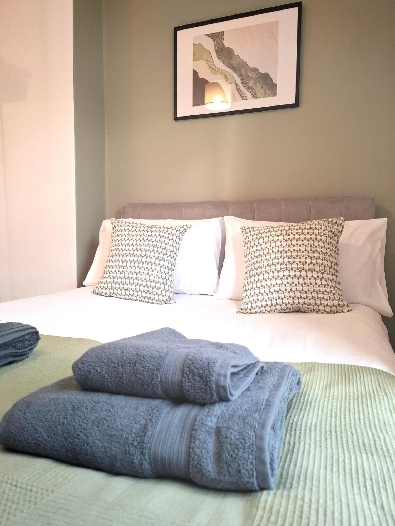 Modern Bright 3 Bedroom House Burton  Экстерьер фото