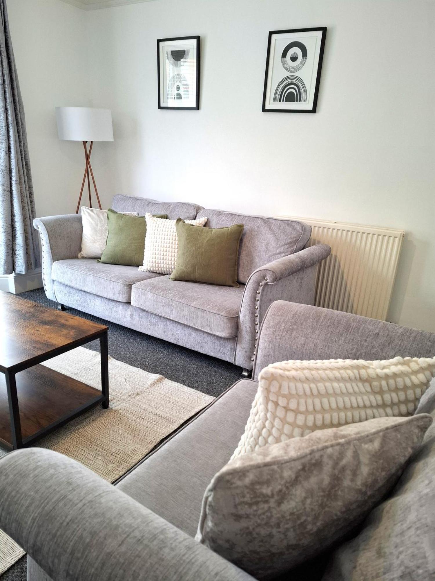 Modern Bright 3 Bedroom House Burton  Экстерьер фото