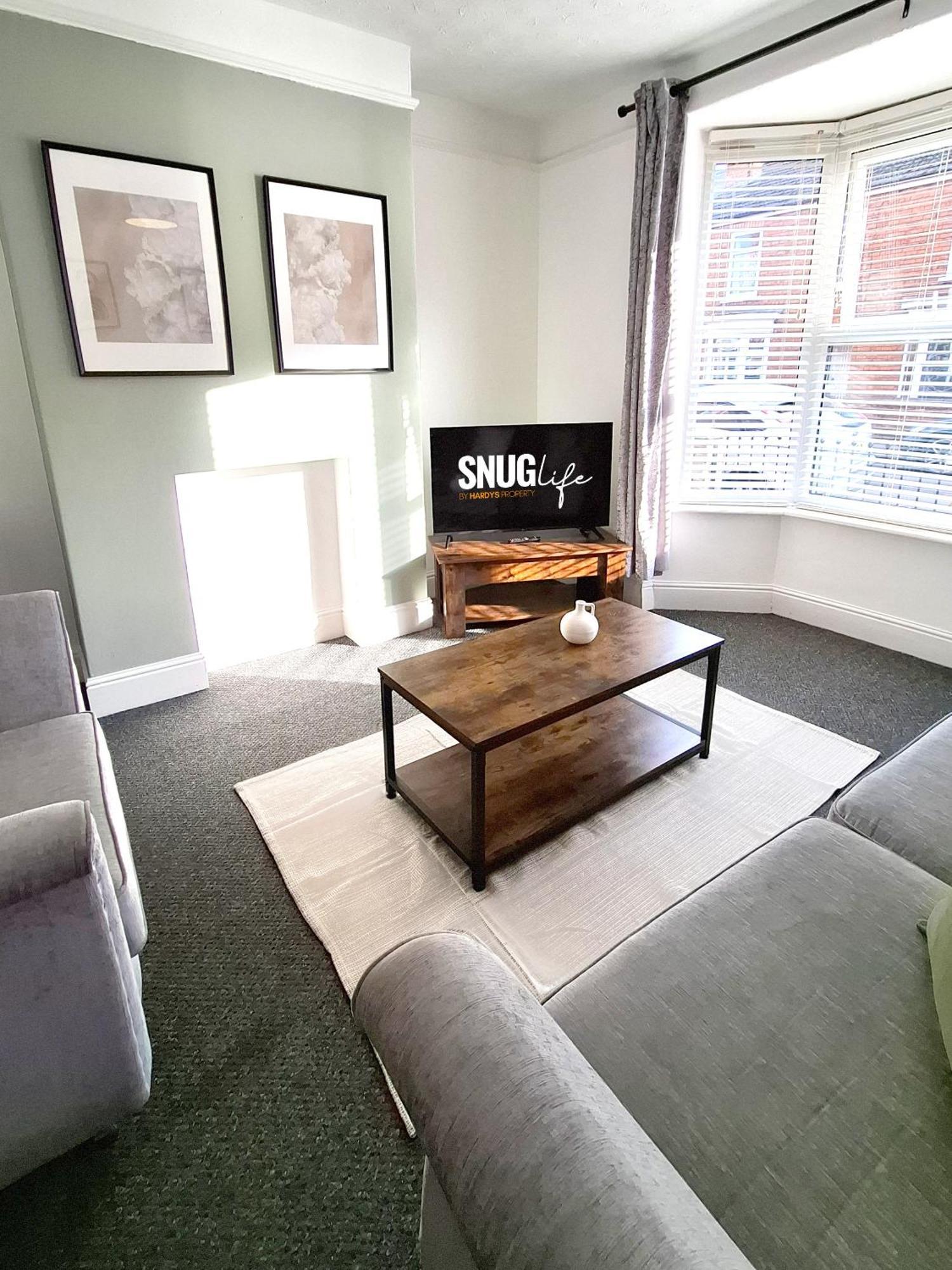 Modern Bright 3 Bedroom House Burton  Экстерьер фото