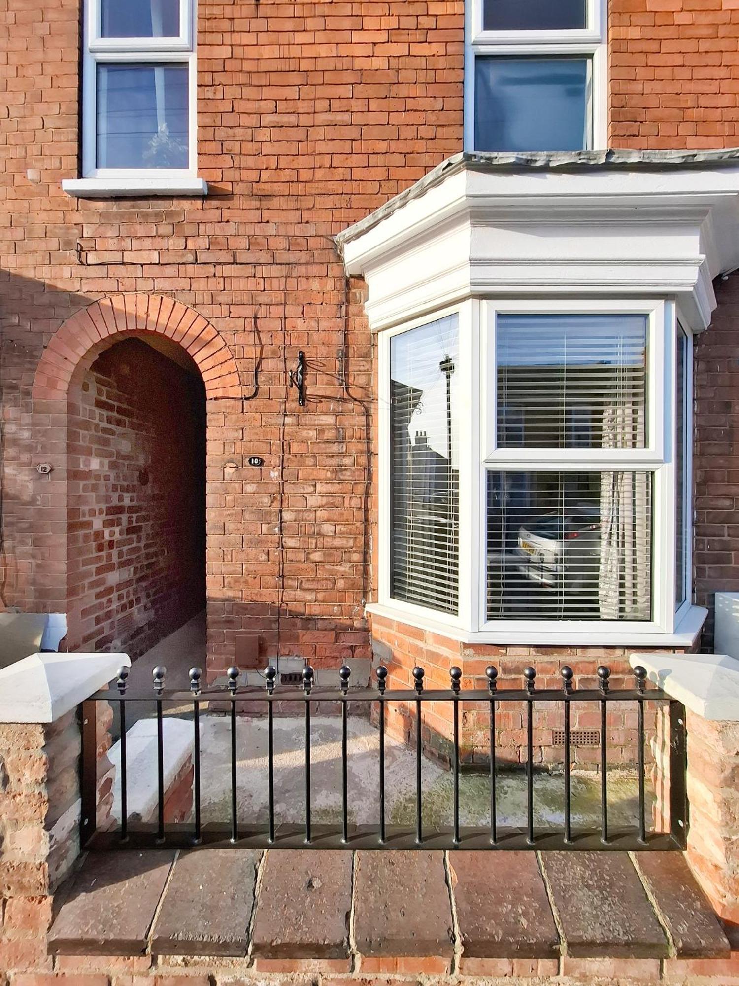 Modern Bright 3 Bedroom House Burton  Экстерьер фото